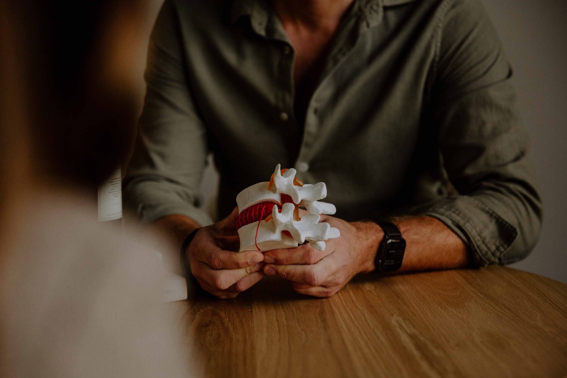 Untersuchung Osteopathie Dachau Rückenschmerzen